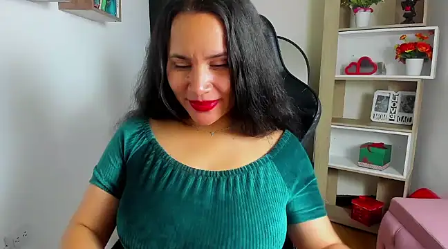 Snapshot of Saylor_Lee22 chatting on December 4, 2024, 6:33 am Saylor Lee22 online show from December 4, 2024, 6:33 am