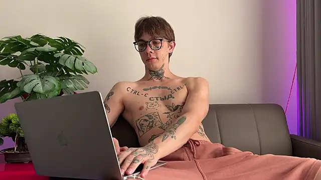 Snapshot of anahori__simon chatting on July 13, 2026, 4:48 am anahori simon online show from July 13, 2026, 4:48 am