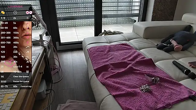 sexyLolia11 online show from July 19, 2026, 10:52 am