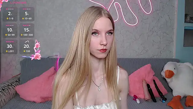 Snapshot of Cutieblondegirl chatting on March 11, 2026, 10:10 am Cutieblondegirl online show from March 11, 2026, 10:10 am