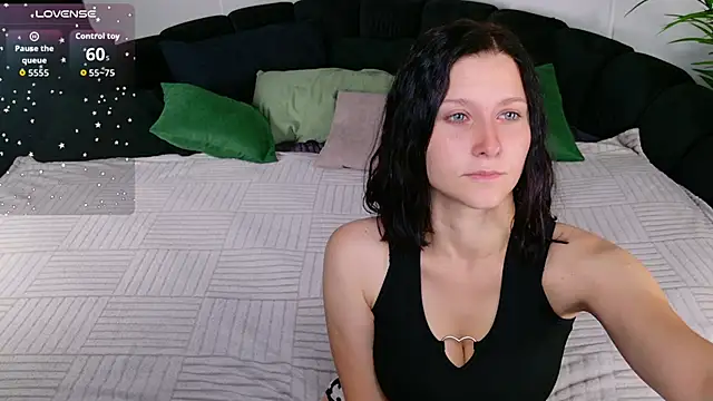 SarahStanley online show from September 19, 2025, 4:29 pm