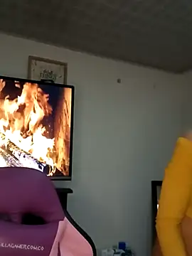 Snapshot of Lanna_hott_ chatting on October 14, 2025, 7:25 pm Lanna hott online show from October 14, 2025, 7:25 pm