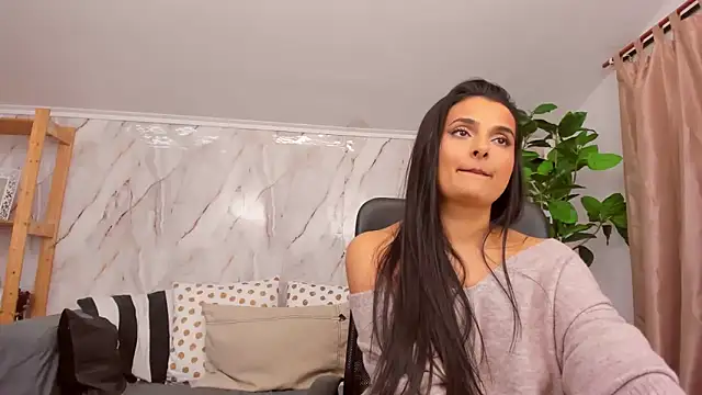 Snapshot of JennaPrice chatting on December 27, 2024, 6:31 pm JennaPrice online show from December 27, 2024, 6:31 pm