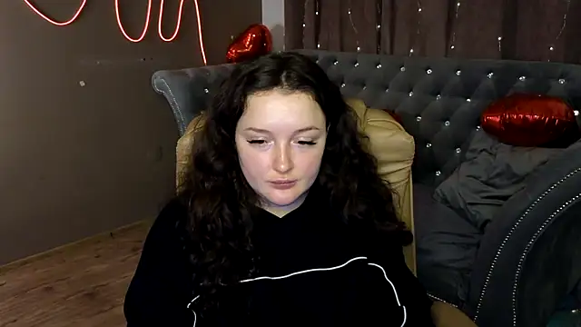 Snapshot of GloriNichols chatting on March 20, 2025, 12:11 pm GloriNichols online show from March 20, 2025, 12:11 pm