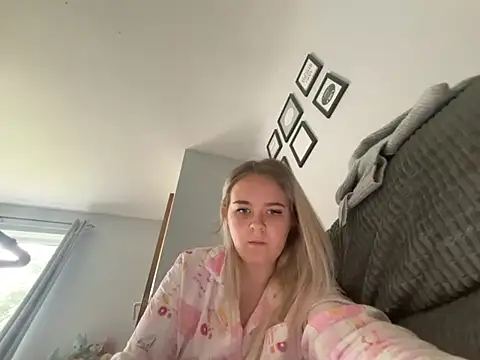Snapshot of princess_blondex chatting on June 30, 2026, 8:15 am princess blondex online show from June 30, 2026, 8:15 am