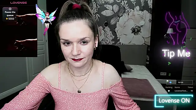 Snapshot of AriaGray chatting on October 17, 2025, 8:22 pm AriaGray online show from October 17, 2025, 8:22 pm