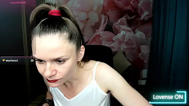 Snapshot of AriaGray chatting on November 4, 2025, 5:17 am AriaGray online show from November 4, 2025, 5:17 am