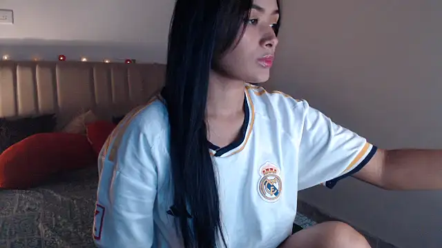 Snapshot of sabrina_brunette chatting on December 16, 2025, 6:29 am sabrina brunette online show from December 16, 2025, 6:29 am