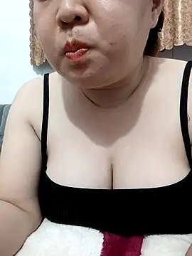 Snapshot of VyOanh2K chatting on May 4, 2026, 4:03 pm VyOanh2K online show from May 4, 2026, 4:03 pm