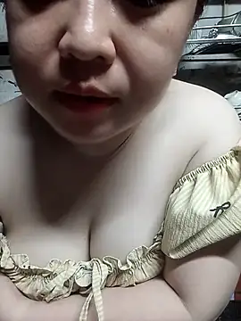 Snapshot of VyOanh2K chatting on May 13, 2026, 3:42 pm VyOanh2K online show from May 13, 2026, 3:42 pm
