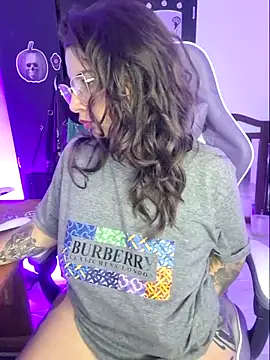 Snapshot of Aria_Bennett21 chatting on April 14, 2026, 5:35 am Aria Bennett21 online show from April 14, 2026, 5:35 am