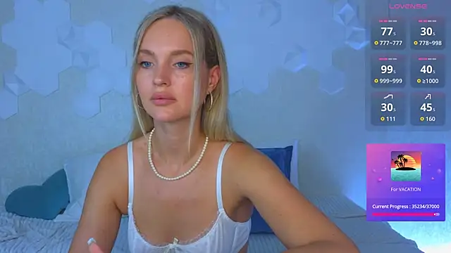 Snapshot of Lynna_Sparks chatting on August 3, 2026, 3:49 am Lynna Sparks online show from August 3, 2026, 3:49 am