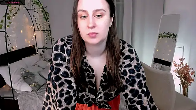 Snapshot of Lattea chatting on May 5, 2026, 5:43 pm Lattea online show from May 5, 2026, 5:43 pm