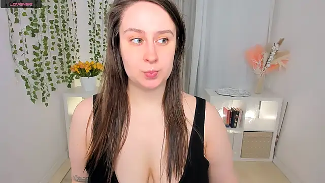 Snapshot of Lattea chatting on May 29, 2026, 8:12 am Lattea online show from May 29, 2026, 8:12 am