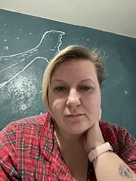 CuteHanna online show from December 18, 2025, 8:31 am