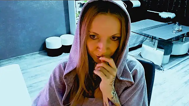 Snapshot of InesGold chatting on October 17, 2025, 8:22 pm InesGold online show from October 17, 2025, 8:22 pm