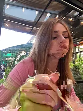 Snapshot of GraceTorrez chatting on September 9, 2025, 3:33 pm GraceTorrez online show from September 9, 2025, 3:33 pm