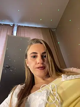 Snapshot of GraceTorrez chatting on October 15, 2025, 4:45 am GraceTorrez online show from October 15, 2025, 4:45 am