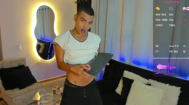 Snapshot of Andrew_x777 chatting on February 20, 2025, 11:43 pm Andrew x777 online show from February 20, 2025, 11:43 pm