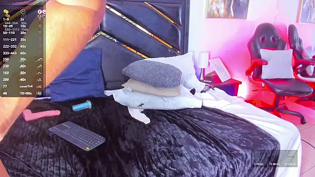 Snapshot of Andrew_x777 chatting on February 18, 2026, 1:23 am Andrew x777 online show from February 18, 2026, 1:23 am