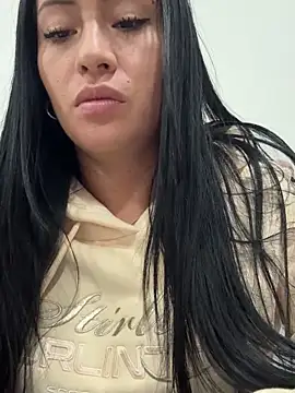 Snapshot of Sara_luna_ chatting on November 27, 2025, 12:02 am Sara luna online show from November 27, 2025, 12:02 am