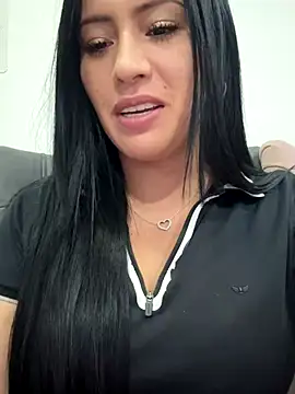 Snapshot of Sara_luna_ chatting on December 15, 2025, 12:37 am Sara luna online show from December 15, 2025, 12:37 am