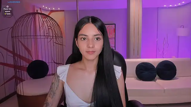 Snapshot of HannahJamesX chatting on January 13, 2025, 8:37 pm HannahJamesX online show from January 13, 2025, 8:37 pm