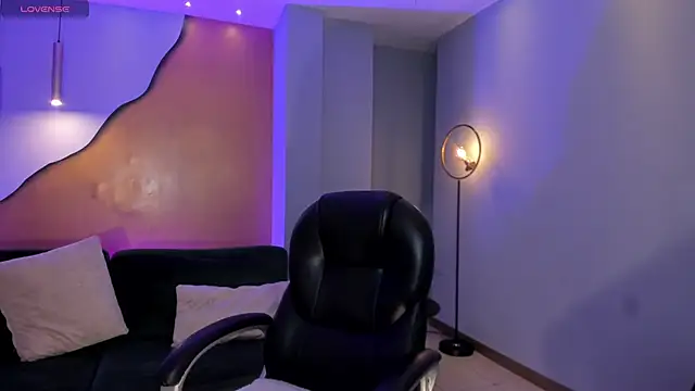 Snapshot of HannahJamesX chatting on February 20, 2025, 6:57 pm HannahJamesX online show from February 20, 2025, 6:57 pm