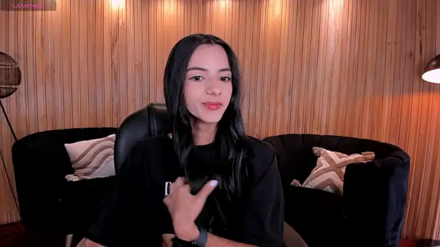 HannahJamesX online show from August 1, 2026, 12:37 pm