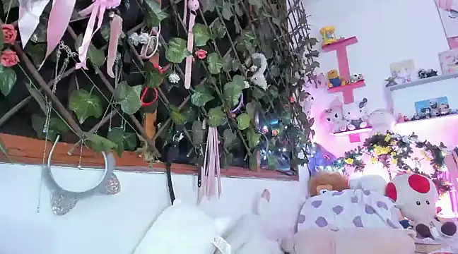 LunaDeCristall online show from December 4, 2024, 9:46 pm