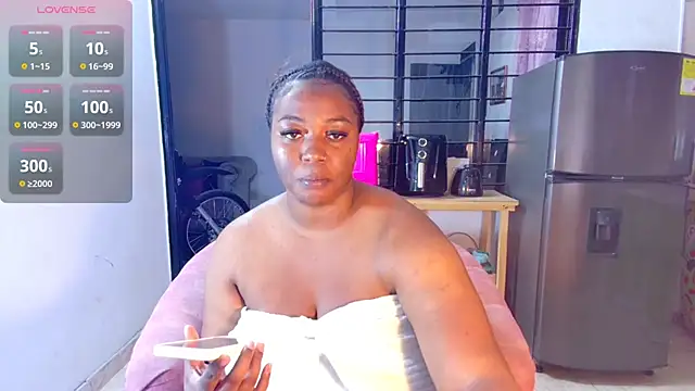 Snapshot of CiaraEbony chatting on February 6, 2025, 2:22 am CiaraEbony online show from February 6, 2025, 2:22 am