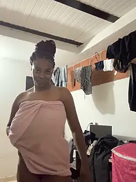 Snapshot of CiaraEbony chatting on June 10, 2026, 11:35 pm CiaraEbony online show from June 10, 2026, 11:35 pm