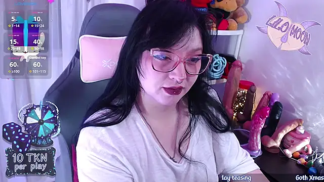 LiloMoon69 online show from December 19, 2025, 2:13 pm