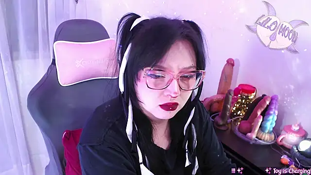 LiloMoon69 online show from May 1, 2026, 12:48 am