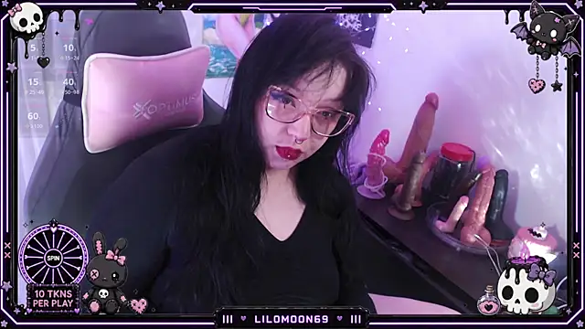 LiloMoon69 online show from June 13, 2026, 7:06 am