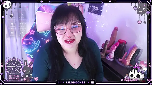Snapshot of LiloMoon69 chatting on July 5, 2026, 7:37 am LiloMoon69 online show from July 5, 2026, 7:37 am