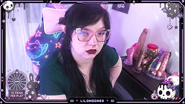 Snapshot of LiloMoon69 chatting on July 9, 2026, 7:56 am LiloMoon69 online show from July 9, 2026, 7:56 am