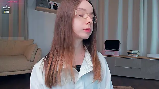 DominikaElis online show from April 30, 2026, 8:57 pm