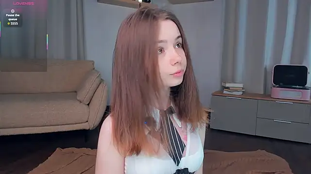 DominikaElis online show from June 6, 2026, 9:19 pm