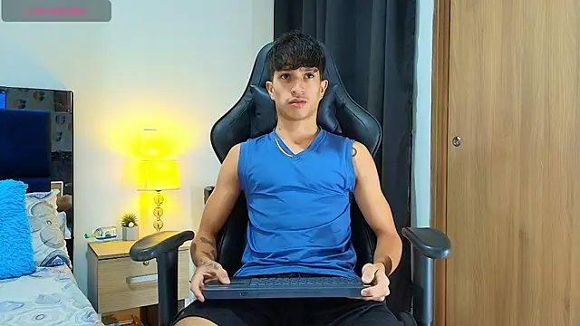  CamiloBass online show from May 3, 2026, 12:27 am