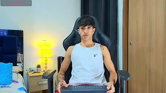 Snapshot of _CamiloBass chatting on May 12, 2026, 12:52 am CamiloBass online show from May 12, 2026, 12:52 am