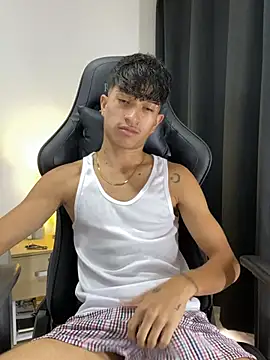 Snapshot of _CamiloBass chatting on May 16, 2026, 7:12 pm CamiloBass online show from May 16, 2026, 7:12 pm