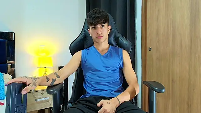 Snapshot of _CamiloBass chatting on May 22, 2026, 1:46 am CamiloBass online show from May 22, 2026, 1:46 am