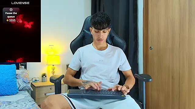 Snapshot of _CamiloBass chatting on May 24, 2026, 8:25 pm CamiloBass online show from May 24, 2026, 8:25 pm