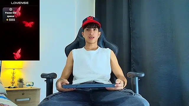 Snapshot of _CamiloBass chatting on June 5, 2026, 1:45 am CamiloBass online show from June 5, 2026, 1:45 am