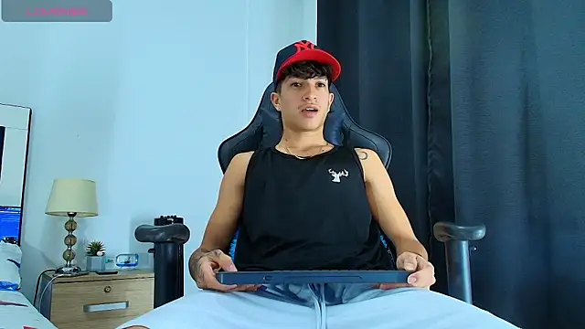 Snapshot of _CamiloBass chatting on June 7, 2026, 12:59 am CamiloBass online show from June 7, 2026, 12:59 am