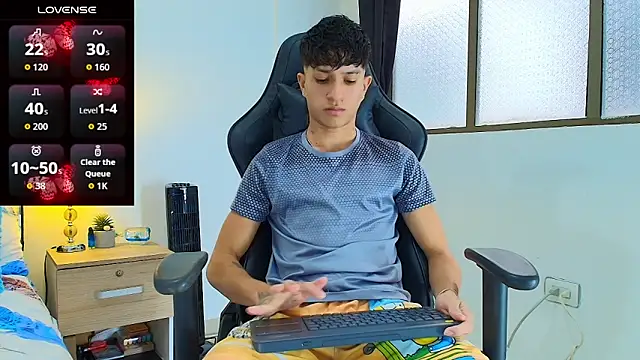 Snapshot of _CamiloBass chatting on June 10, 2026, 7:35 pm CamiloBass online show from June 10, 2026, 7:35 pm