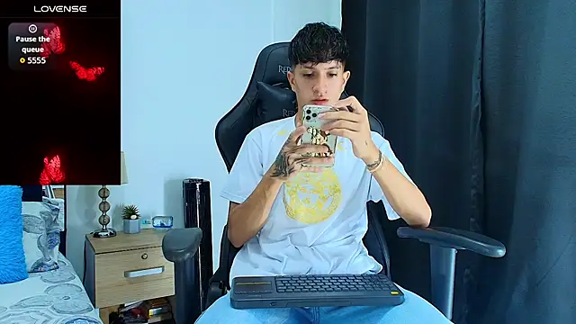 Snapshot of _CamiloBass chatting on June 14, 2026, 1:25 am CamiloBass online show from June 14, 2026, 1:25 am