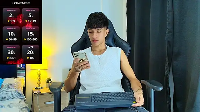 Snapshot of _CamiloBass chatting on June 16, 2026, 1:41 am CamiloBass online show from June 16, 2026, 1:41 am