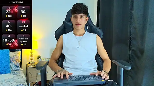 Snapshot of _CamiloBass chatting on June 17, 2026, 8:32 pm CamiloBass online show from June 17, 2026, 8:32 pm